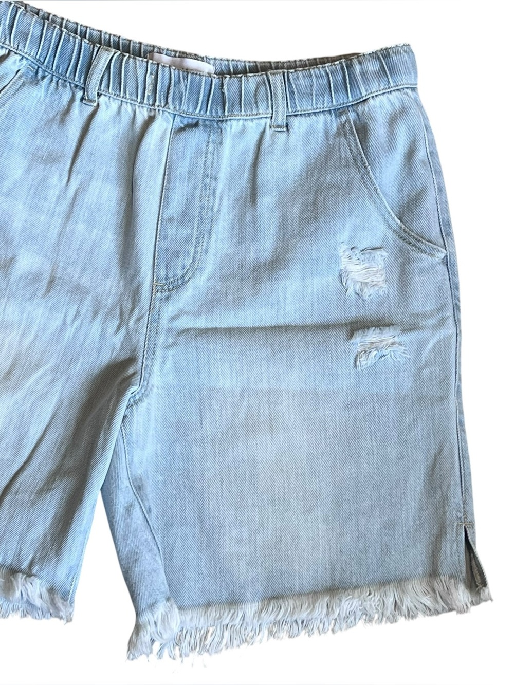 Risen Women’s Sz M High Rise Denim Shorts Light Wash Pull On Distressed - Picture 6 of 15